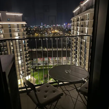 Waterfront Metropolitan Apartment *
